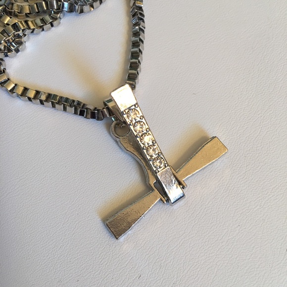 Dominic Toretto’s Cross Pendant - Picture 5 of 8